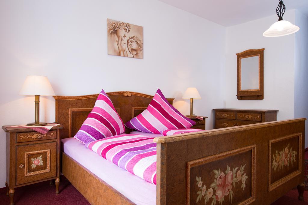Gasthof Zum Lamm Hotel Garmisch-Partenkirchen Room photo