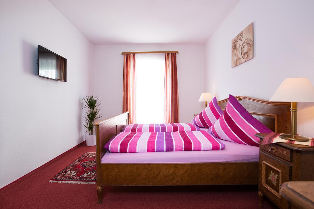 Gasthof Zum Lamm Hotel Garmisch-Partenkirchen Room photo